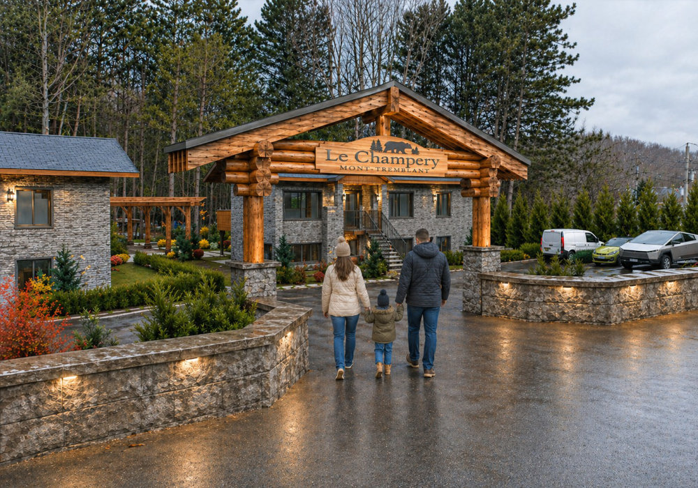 Entrée et stationnement proposés du site actuel, projet d’Airbnb à Mont-Tremblant