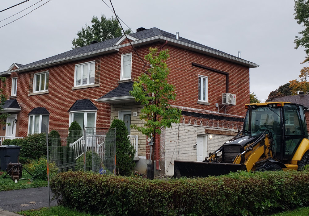 Démolition du garage, projet de reconstruction à Saint-Laurent, Montréal