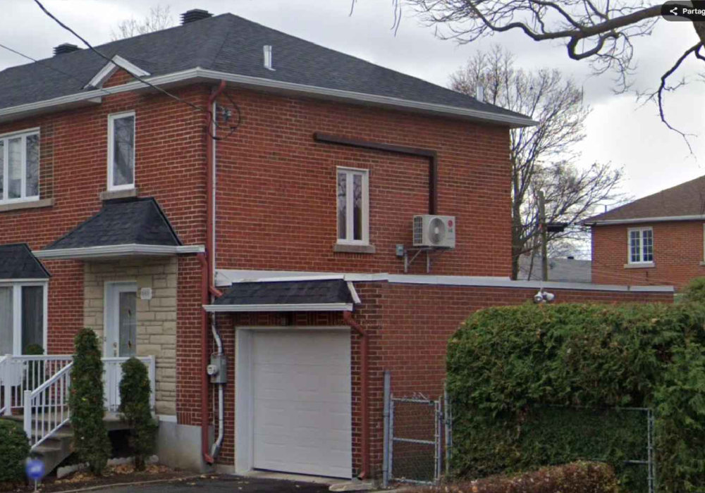 Garage avant sa reconstruction, Saint-Laurent, Montréal